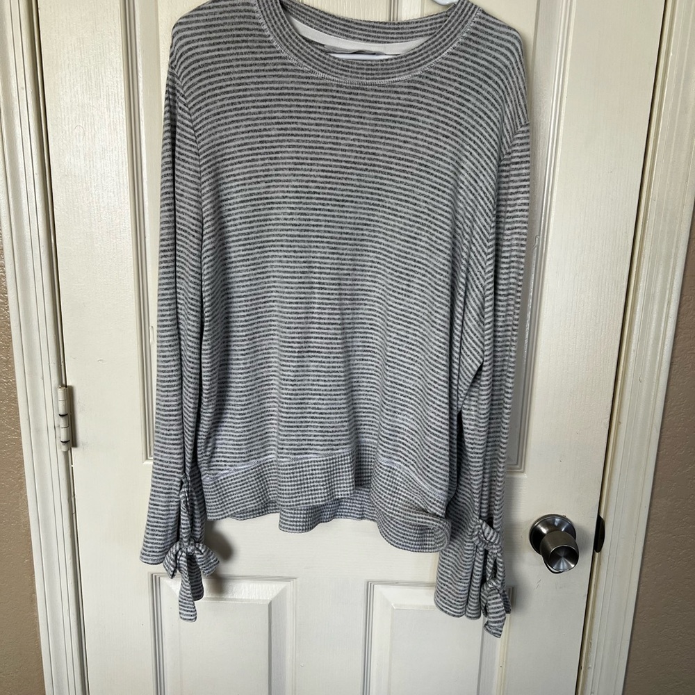 Abercrombie & Fitch Gray Striped Tie Sleeve Sweater